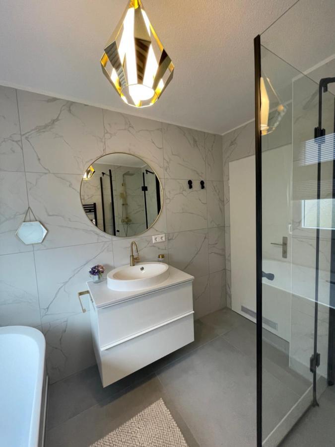 Luxus Apartment Am Fremersberg - Zentral - Mit Sauna & Badewanne Baden-Baden Esterno foto