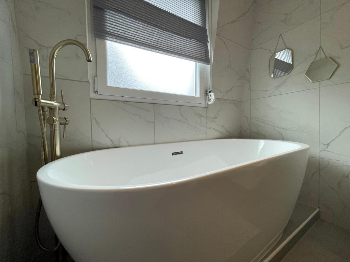 Luxus Apartment Am Fremersberg - Zentral - Mit Sauna & Badewanne Baden-Baden Esterno foto